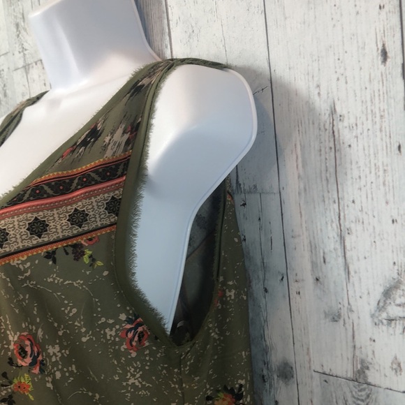 Tobi Boho Double V-Neck Tank Top Medium - Picture 3 of 9